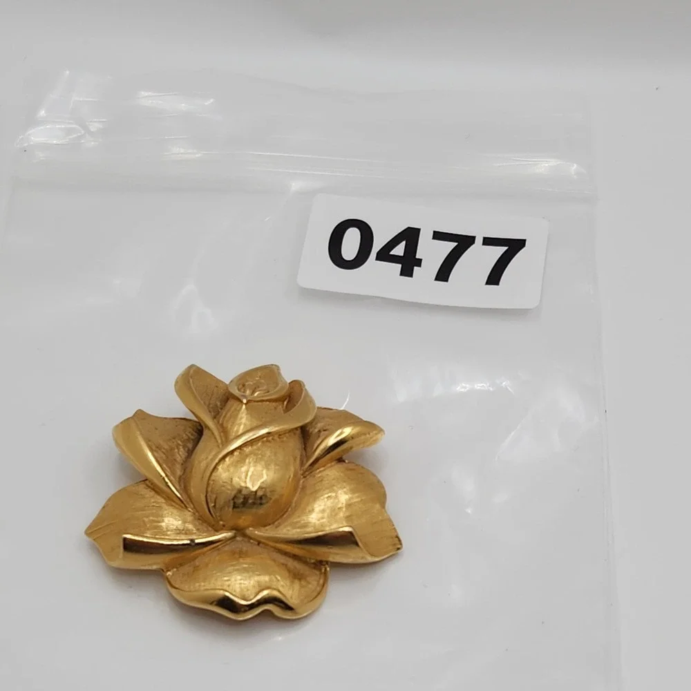 Vintage Trifari Rose Brooch Gold Tone Textured Flower Pin Signed MCM Retro